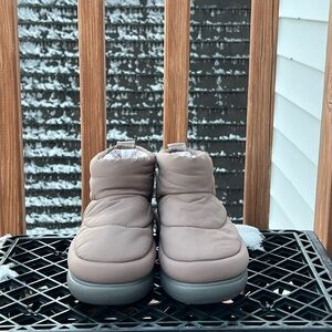 UGG Classic Maxi Mini Boots